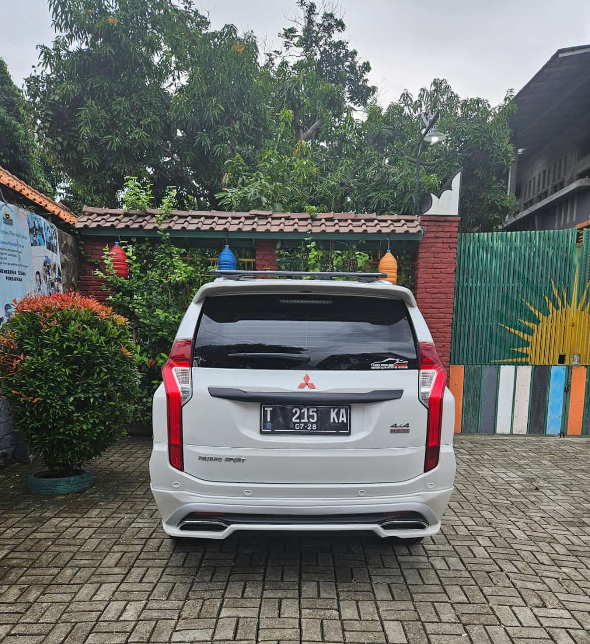 M. Pajero Dakar 4X2 - Gambar 4